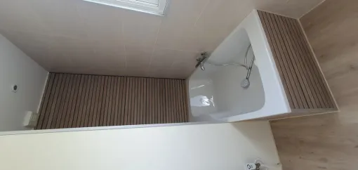 Remplacement d'une douche à l'italienne par une baignoire à Vichy, Clermont-Ferrand, DOME HABITAT RÉNOV