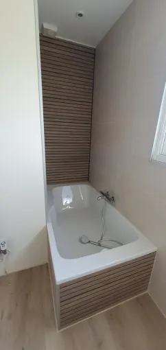 Remplacement d'une douche à l'italienne par une baignoire à Vichy, Clermont-Ferrand, DOME HABITAT RÉNOV