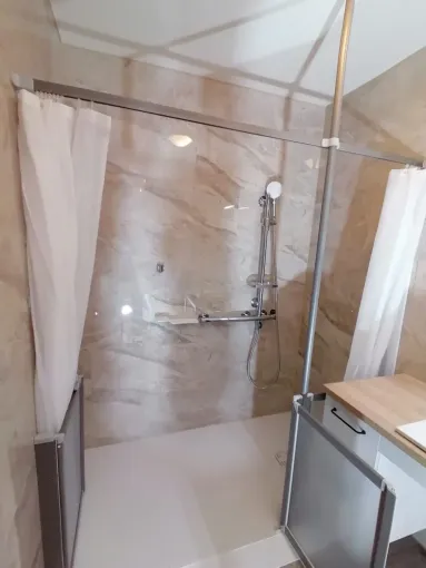 Rénovation d'un appartement à Clermont-Ferrand pour une personne en situation de handicap, Clermont-Ferrand, DOME HABITAT RÉNOV