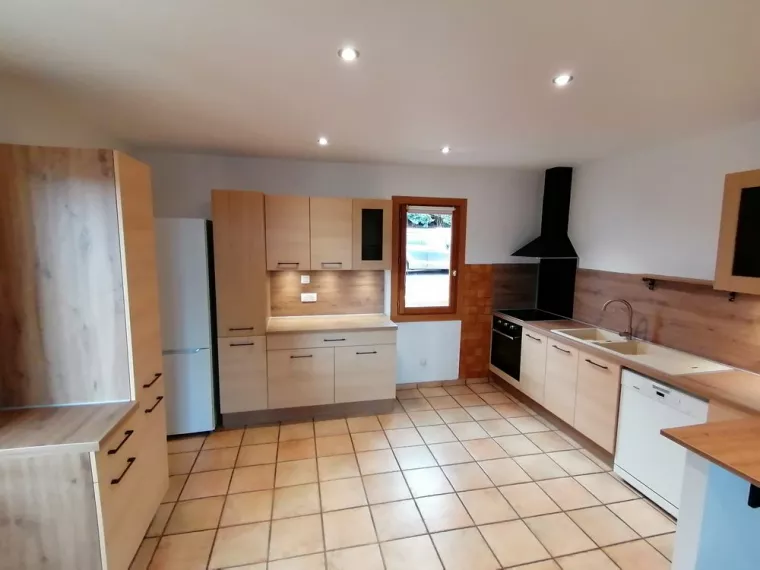 Création et pose de cuisine moderne avec hotte intégrée, Clermont-Ferrand, DOME HABITAT RÉNOV