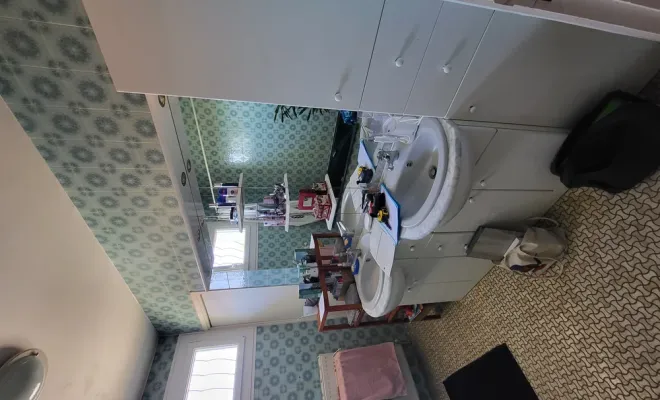 Présentation d'une salle de bain réalisée par Dom Habitat Rénov' à Clermont-Ferrand, Clermont-Ferrand, DOME HABITAT RÉNOV