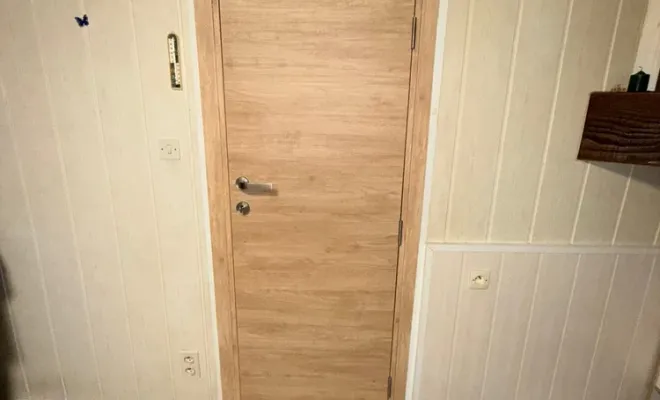 Aménagement d'une porte sur-mesure colorie bois à Clermont-Ferrand, Clermont-Ferrand, DOME HABITAT RÉNOV