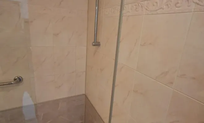 Une douche moderne à Clermont-Ferrand, Clermont-Ferrand, DOME HABITAT RÉNOV