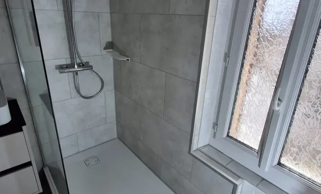 Réalisation d'une salle de bain à Thiers dans le Puy-de-Dôme, Clermont-Ferrand, DOME HABITAT RÉNOV
