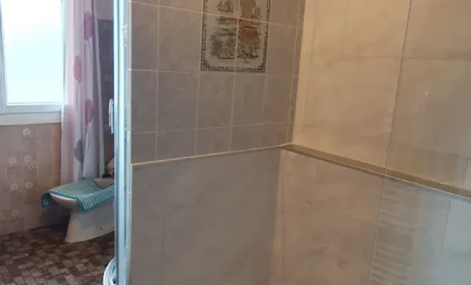 Réalisation d'une douche très spacieuse à Riom, Clermont-Ferrand, DOME HABITAT RÉNOV