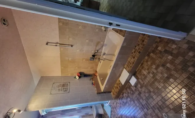 Réalisation d'une douche très spacieuse à Riom, Clermont-Ferrand, DOME HABITAT RÉNOV