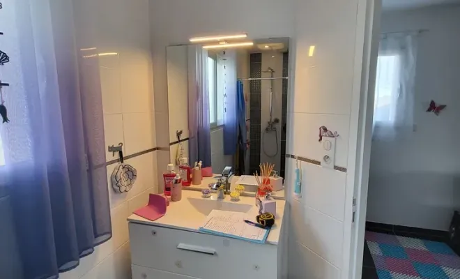 Remplacement d'une douche à l'italienne par une baignoire à Vichy, Clermont-Ferrand, DOME HABITAT RÉNOV