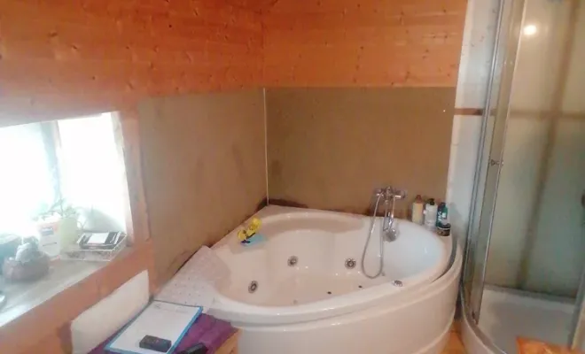Réalisation d'une salle de bain moderne et spacieuse dans le Puy-de-Dôme, Clermont-Ferrand, DOME HABITAT RÉNOV