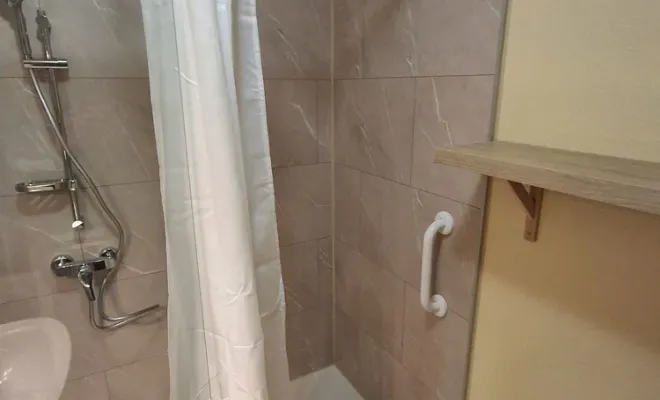 Rénovation d'une salle de bain à Vichy : une transformation moderne et sécurisée, Clermont-Ferrand, DOME HABITAT RÉNOV