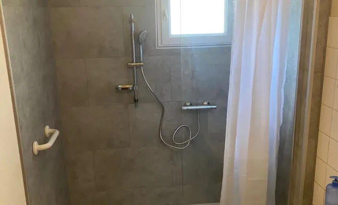 Dom Adapt Conseils présente son nouveau projet de salle de bain à Clermont-Ferrand, Clermont-Ferrand, DOME HABITAT RÉNOV
