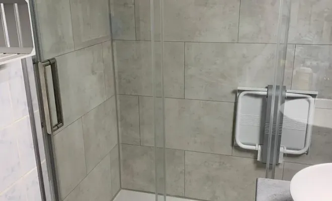 Dom Adapt conseils à réaliser une douche PMR à Clermont-Ferrand, Clermont-Ferrand, DOME HABITAT RÉNOV