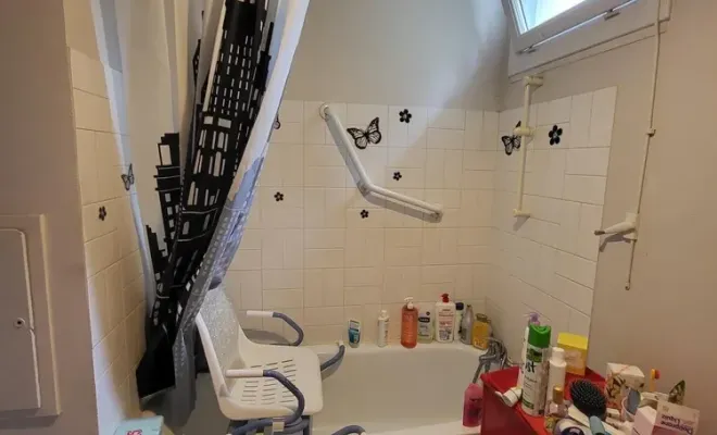 Dom Adapt Conseils transforme une salle de bain pour une personne en situation de handicap, Clermont-Ferrand, DOME HABITAT RÉNOV